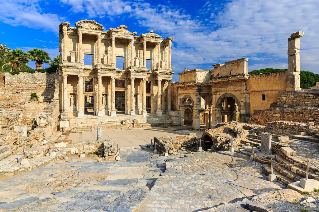 Tourist's guide to ancient city of Ephesus in Turkey - TOP attractions