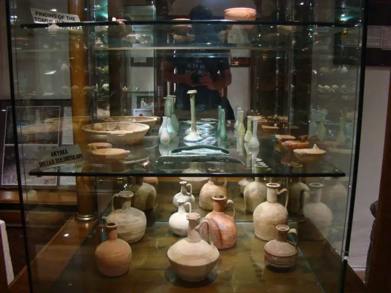 Exhibits at the Mugli Archaeological Museum
