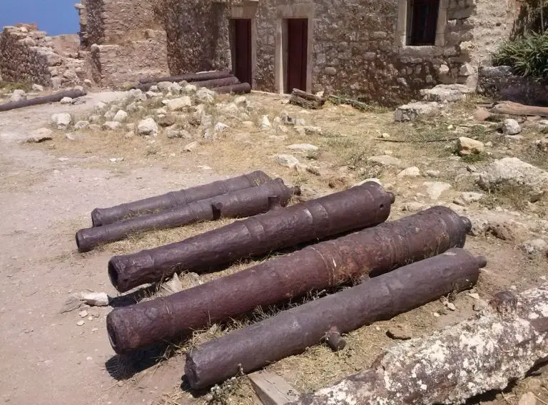 Guns on the territory of the fortress