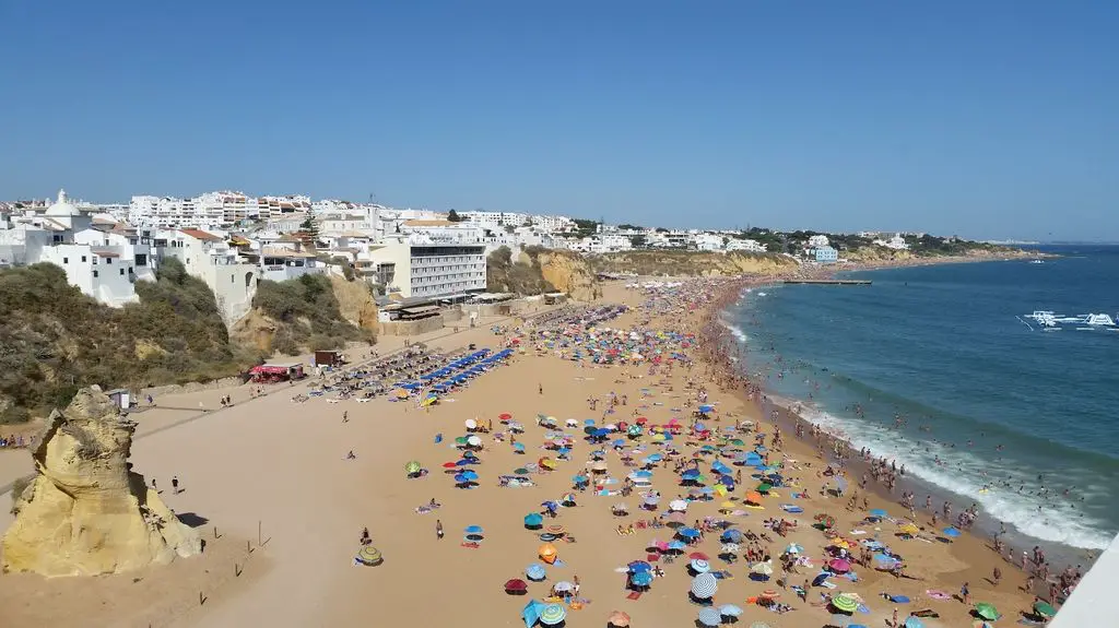 Tourist's guide to Albufeira - beaches and attarctions