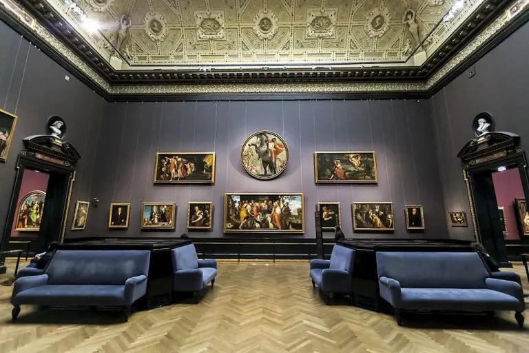 Gallery of paintings