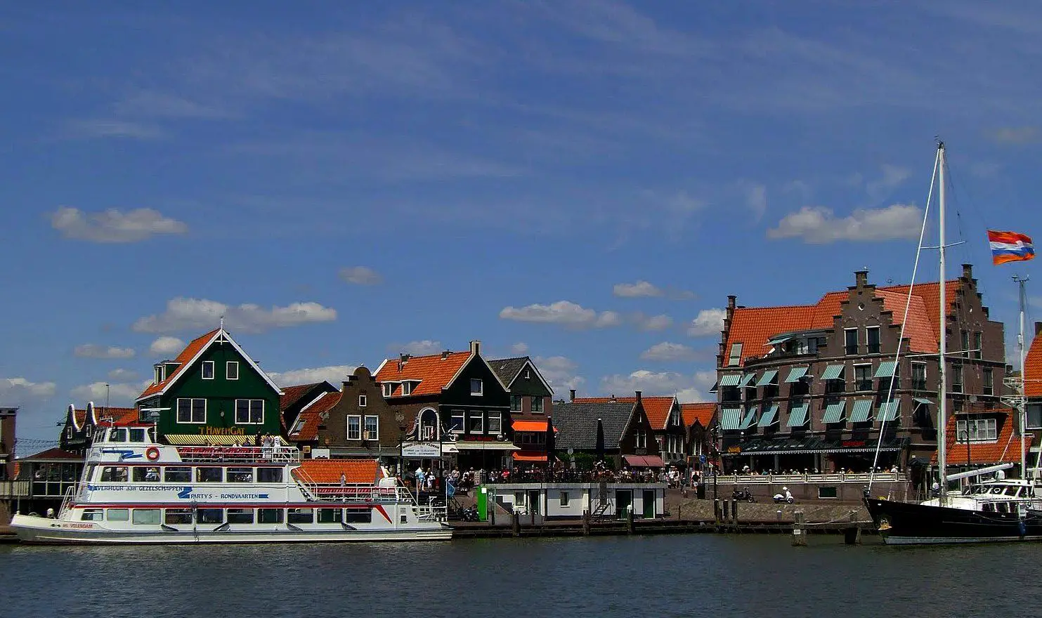 Tourist's guide to Volendam and Edam - towns with the spirit of old Holland