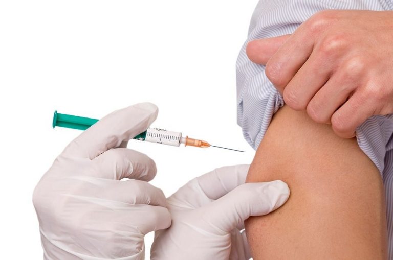 Vaccination of adults against hepatitis A and B and from malaria