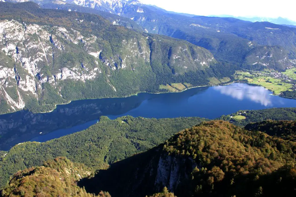 Tourist's guide to Bohinj - the largest lake in Slovenia
