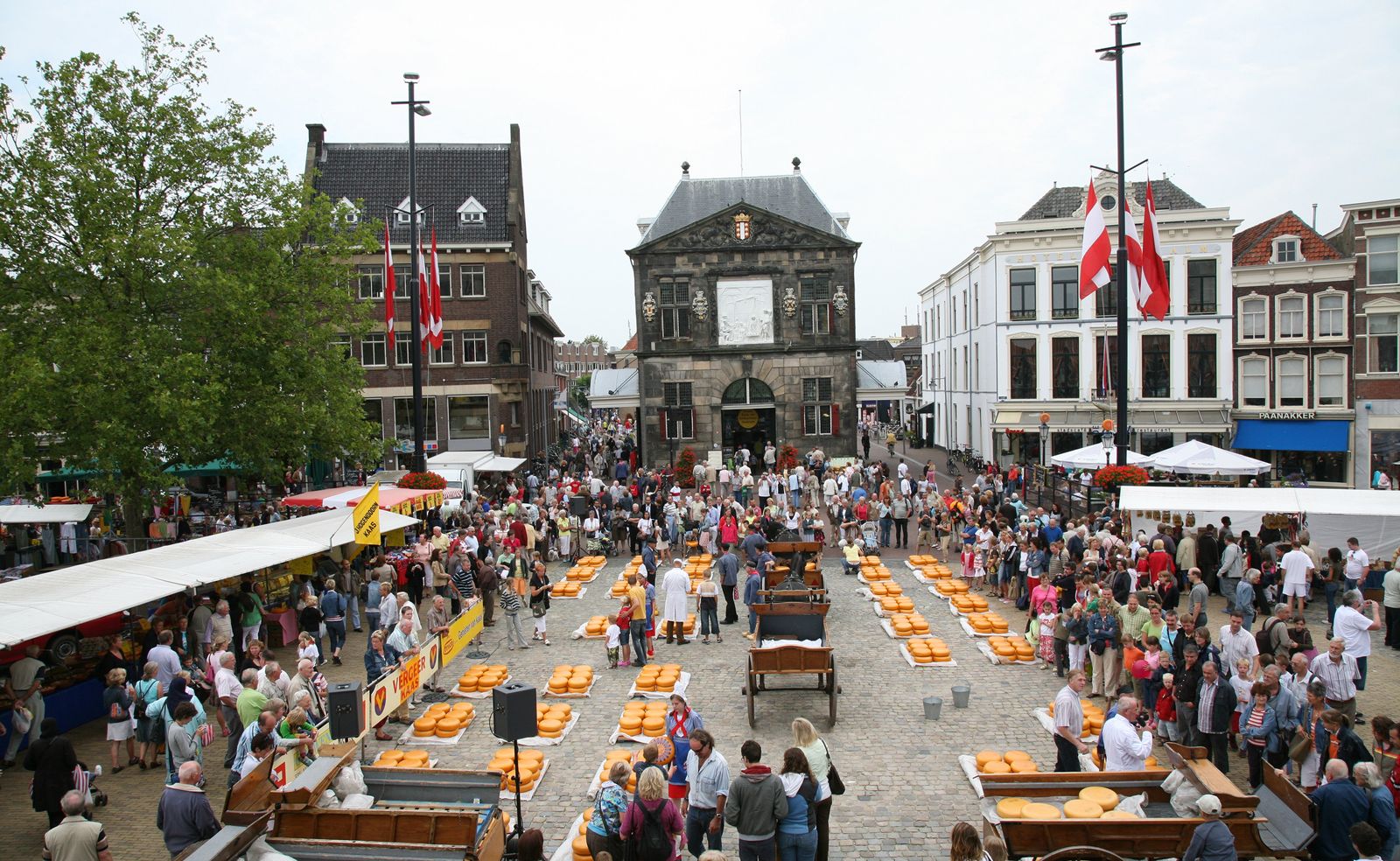 Tourist’s guide to Gouda – the birthplace of Gouda cheese – Joys of ...
