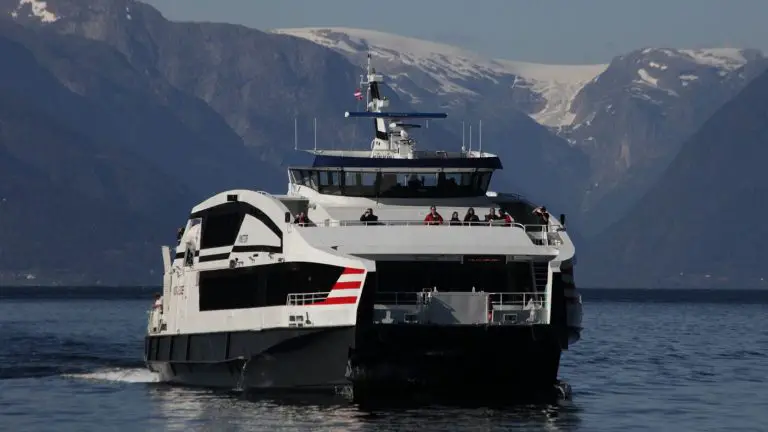 By express boat from Bergen