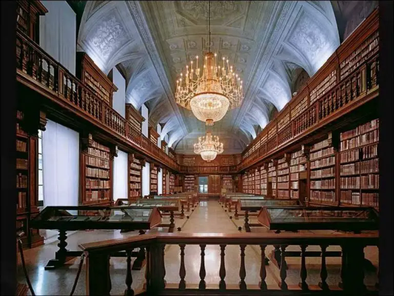 The big hall in the library