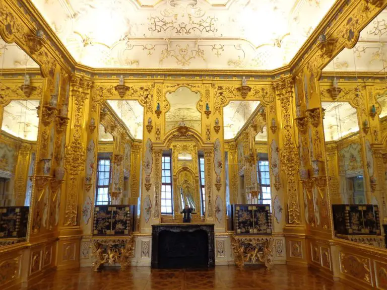 Golden cabinet in Lower Belvedere
