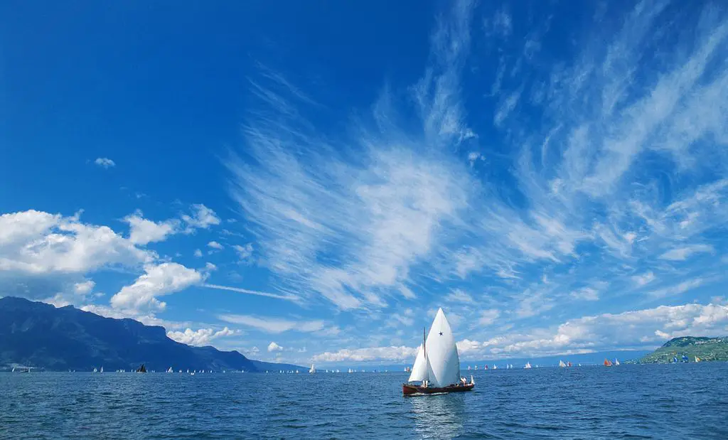 Tourist's guide to Lake Geneva in the Swiss Alps