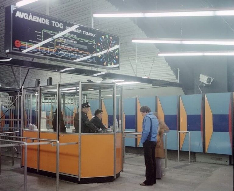 Ticket office at Stortinget station in 1977