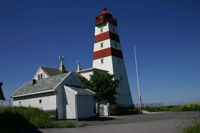 Alnes Village Lighthouse