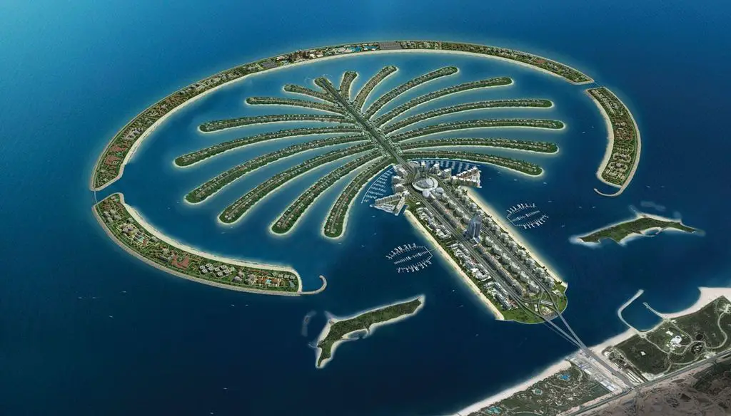 Tourist's guide to Palm Jumeirah - a miracle in Dubai created by man