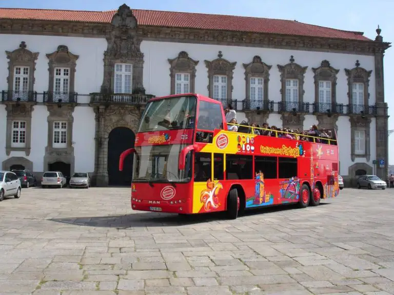Port tour by bus
