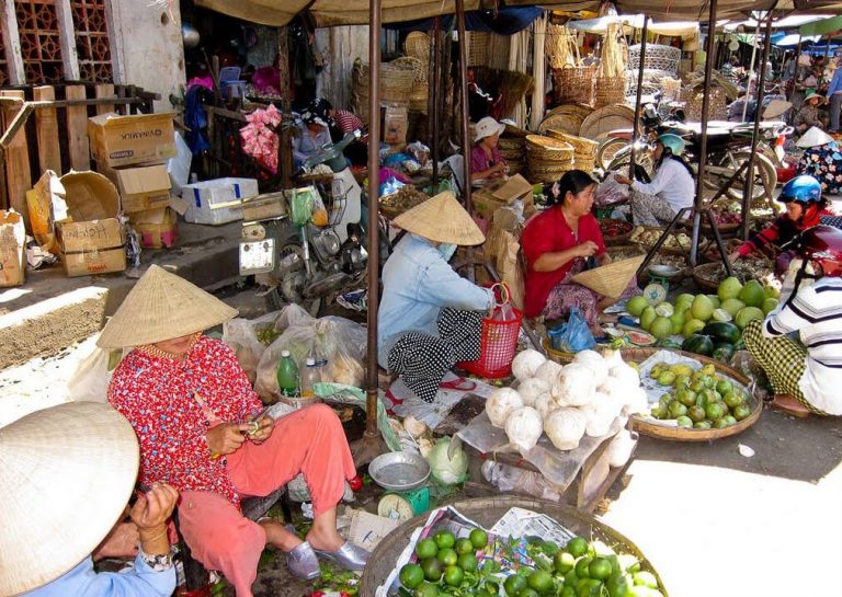 In the market of Cho Dam