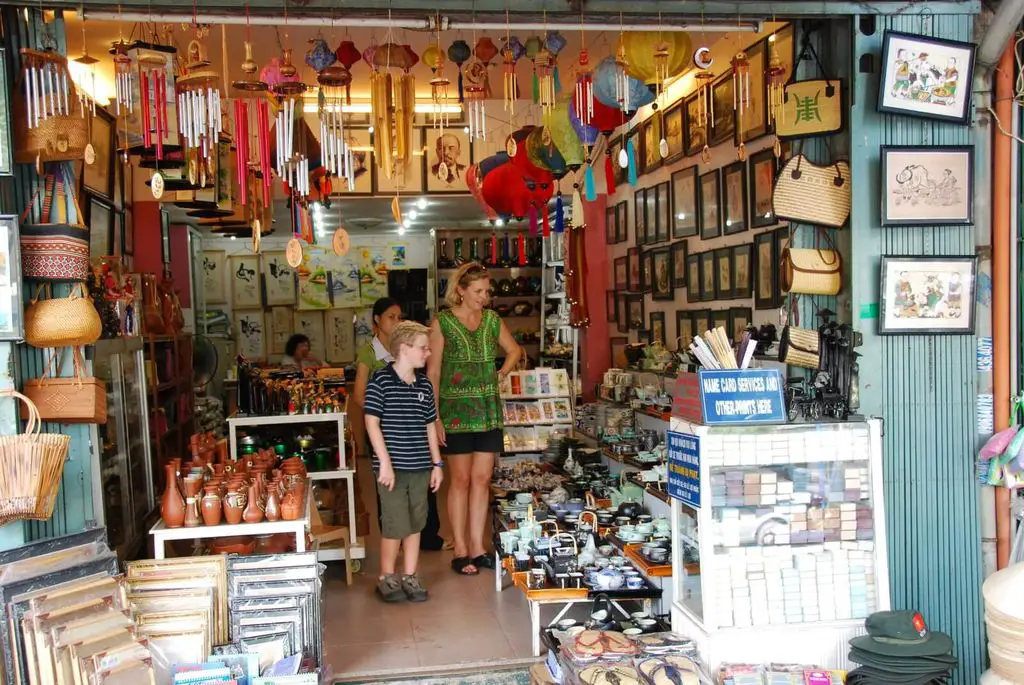 Guide to shopping in Nha Trang - what to buy where