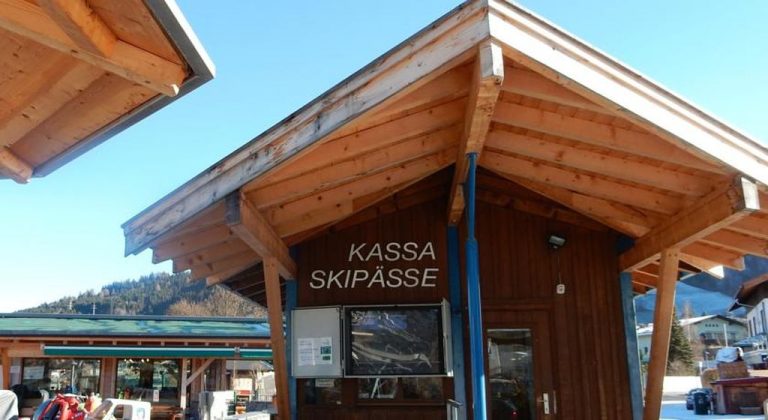 Cashier Ski Pass