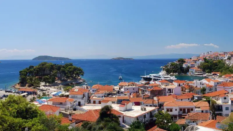 Tourist's guide to Skiathos - a colorful island in non touristy parts of Greece
