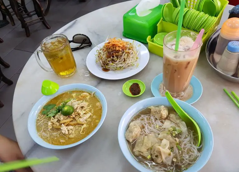 Lunch at Kedai Kopi Yee Fung
